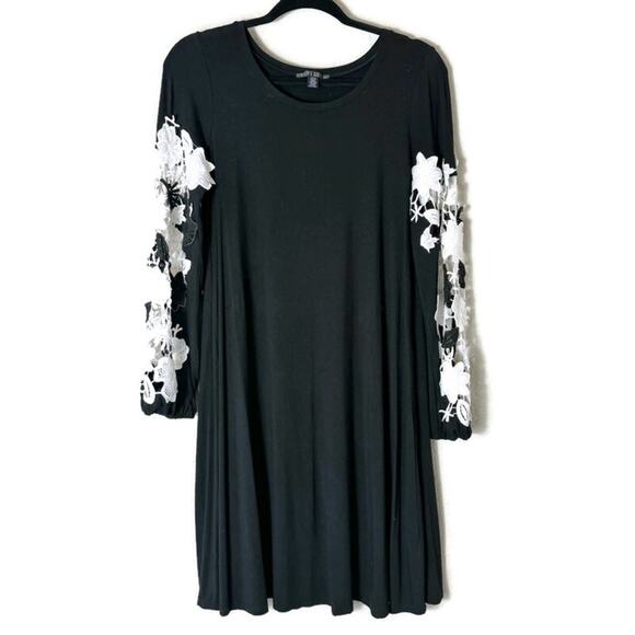 Spense Black & White Crocheted Sleeve Swing Dress Size Small - Picture 1 of 5